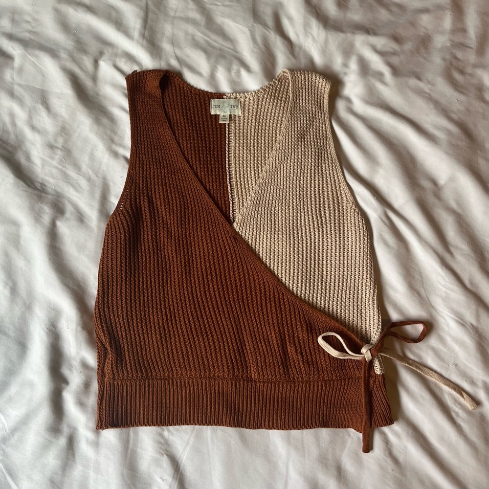 Jun & Ivy split color knit tank